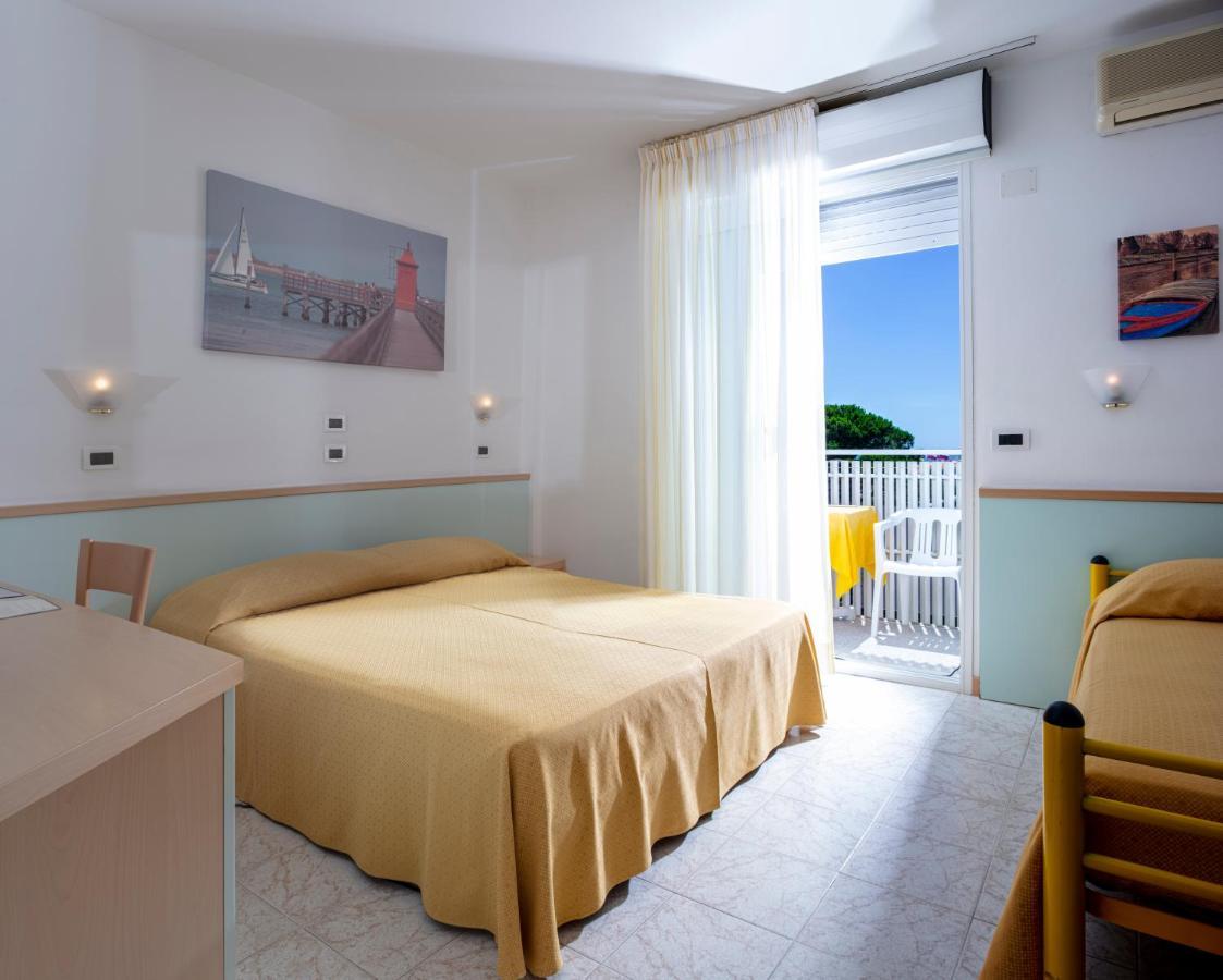 Hotel Pelikan Lignano Sabbiadoro Exterior foto