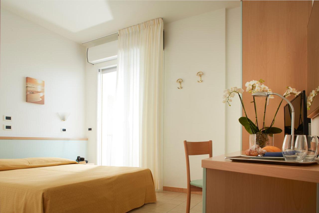 Hotel Pelikan Lignano Sabbiadoro Exterior foto