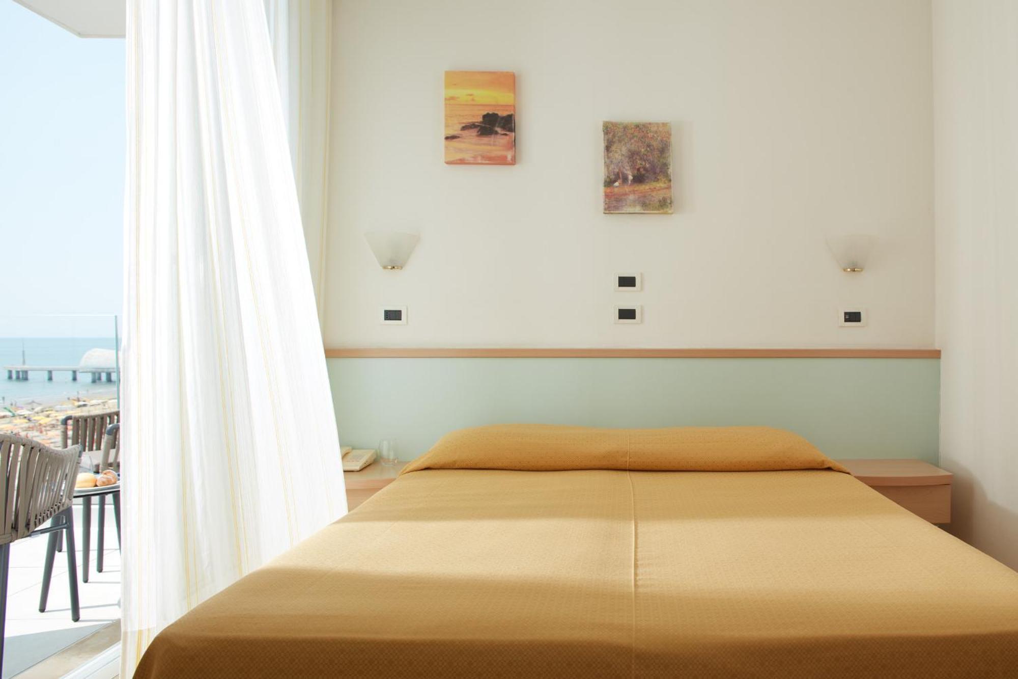 Hotel Pelikan Lignano Sabbiadoro Exterior foto